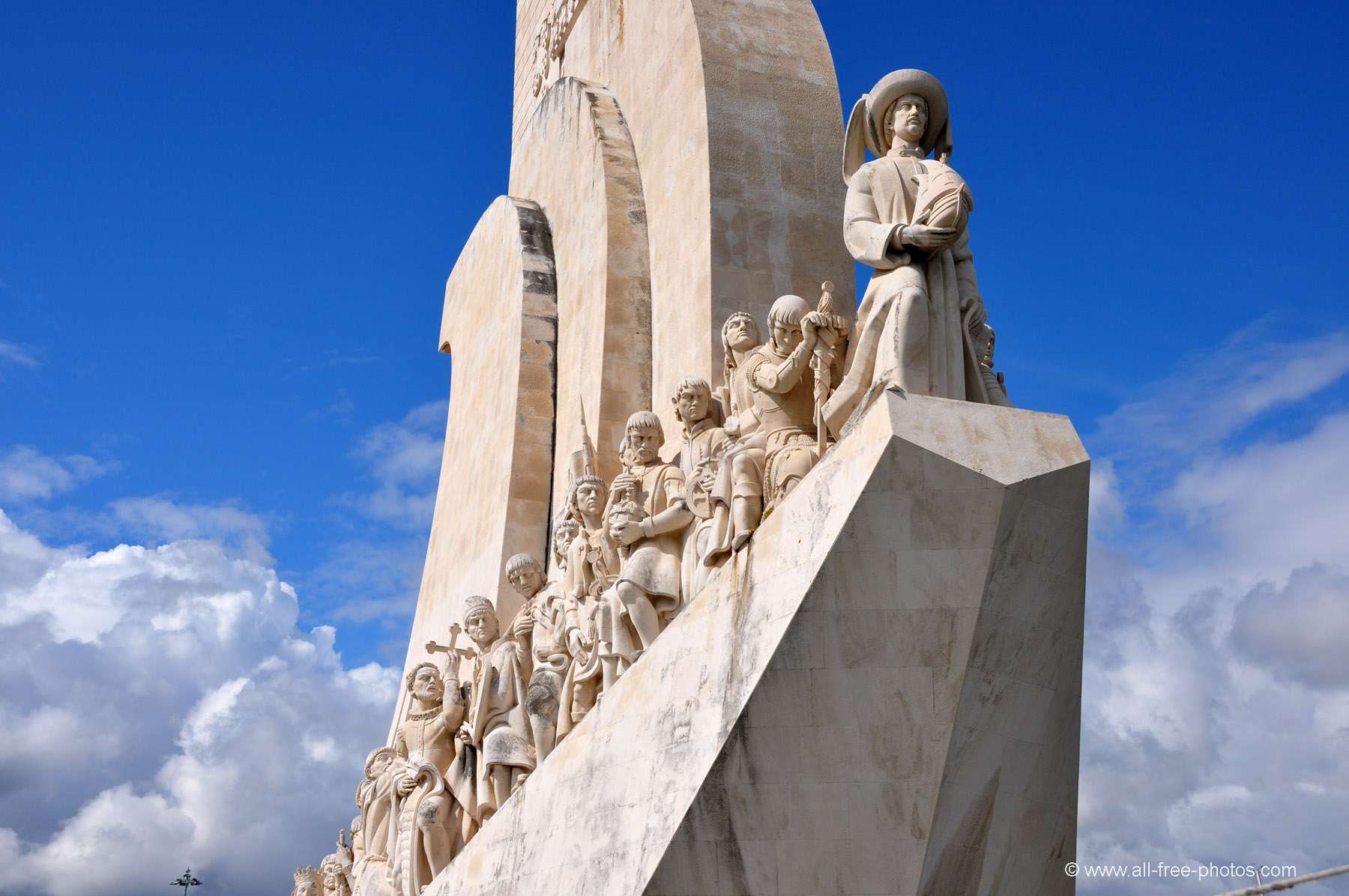 monument to the discoveries lisbon portugal